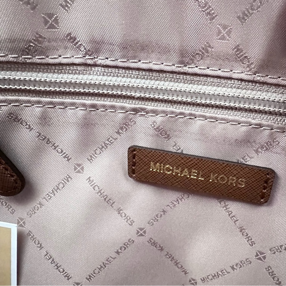 New Michael Kors Maddie Signature Tote  Carryall Bag in Vanilla - Picture 13 of 16